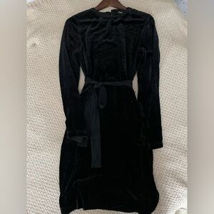 Theory Black Crinkled Velvet Long Sleeve Belted Dress Large